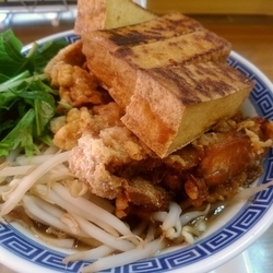 うまい唐揚げらーめんスペシャル(並盛130g・4倍)980円