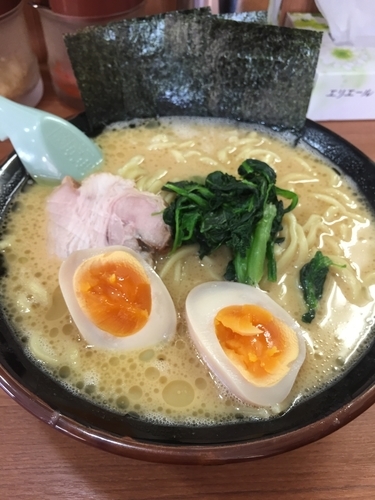 「味玉ラーメン麺増し、硬め濃いめ」@玉学家の写真