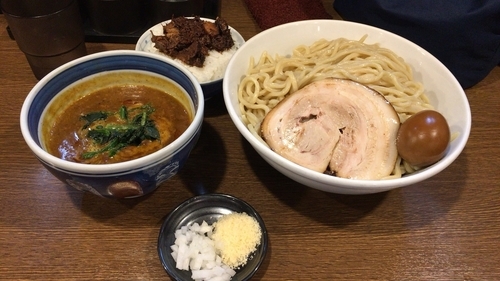 「濃厚味玉カレーつけ麺 大盛+チャーシューのせごはん」@麺屋あらき 竈の番人外伝の写真