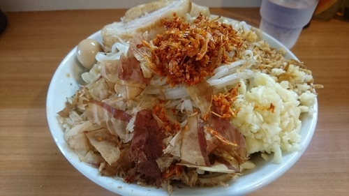 「【期間限定】冷やし中華Ｂ(ニンニク・海老辛)」@豚星。の写真