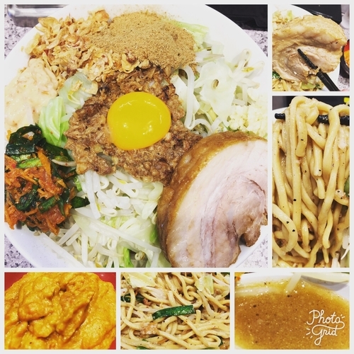 「汁なしそば（並少な目）＋魚粉＋カレー＋ニラタマキムチ」@ラーメン宮郎の写真