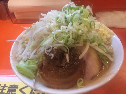「らーめん　豚一切れ・ヤサイニンニクネギ（840円）」@ちばからの写真