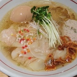 地球の塩そば ワンタン 煮たまご