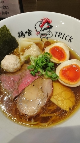 「鶏の醤油らーめん 特製」@鶏喰～TRICK～の写真