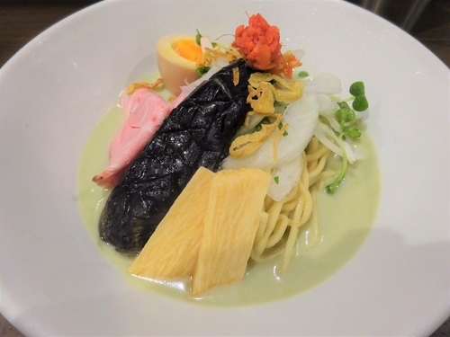 「青豆と静岡茶の冷製すりながしラーメン　豚そぼろ茶めし付」@八咫烏の写真