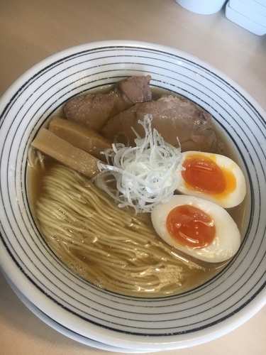 「煮干しらぁめん味玉」@煮干しらぁめん 猫トラ亭の写真