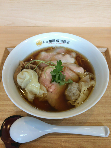 「わんたん入り醤油チャーシュー麺 1400円」@飯田商店 湯河原本店の写真