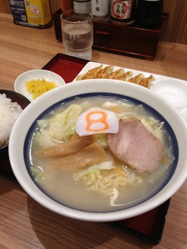 「Aセット(野菜ラーメン 塩)950円」@8番らーめん 本店の写真