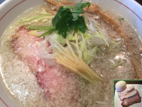 「背脂地鶏中華そば（塩）（大）＋特製盛」@麺や 虎徹の写真