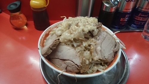 「大豚W(ヤサイアブラ)￥９５０」@麺でる 戸越店の写真