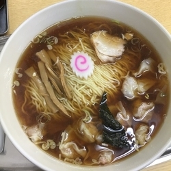 わんたん麺 918円