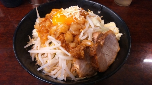 「小ラーメン700円+汁なし100円」@ラーメン二郎 めじろ台店の写真