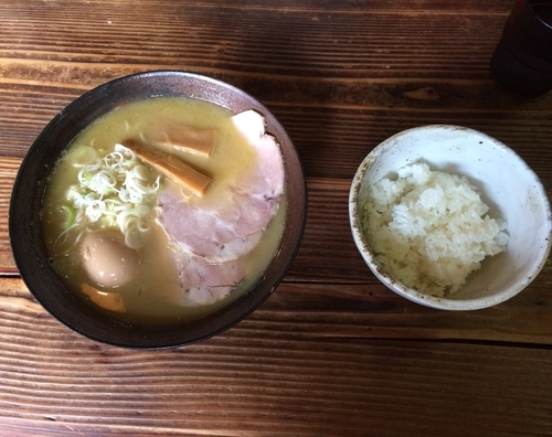 「特製煮干し900円、ライス(青天の霹靂)150円」@八甲田食堂の写真