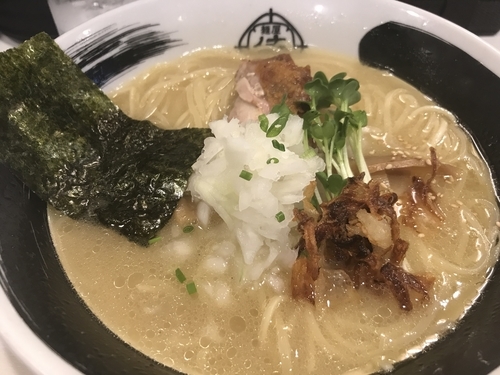 「曜日限定(木) 鶏白湯ラーメン 中 850円」@麺屋 侍の写真