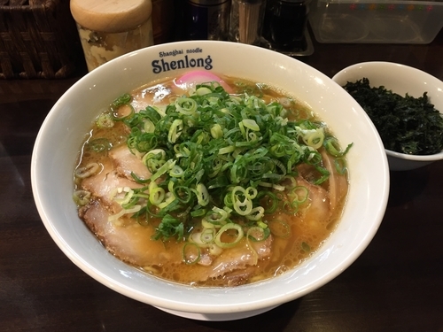 「チャーシューそば（岩のり入り）＋九条ネギ」@のりや食堂の写真