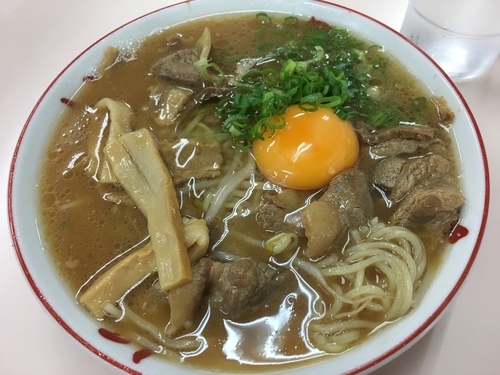 「肉多め麺普通＋生玉子」@中華そば いのたに 本店の写真