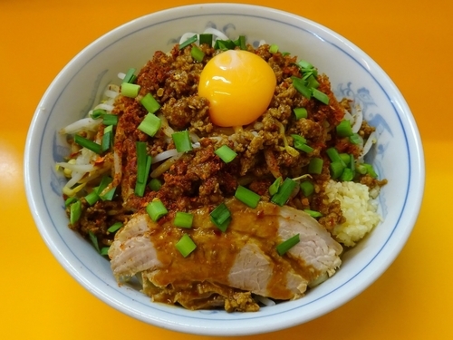 「ラーメン（650円）＋汁なし担々麺（100円）ニンニク」@ラーメンエース 八王子店の写真