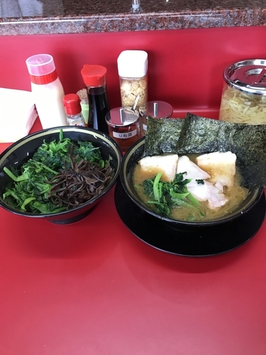 「チャーシュー麺3枚  青菜ダブル キクラゲ」@家系ラーメン 王道家の写真