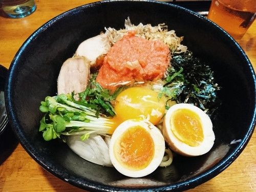 「【限定】明太子まぜそば750円＋特製おつまみ 他」@麺屋 鶏口の写真
