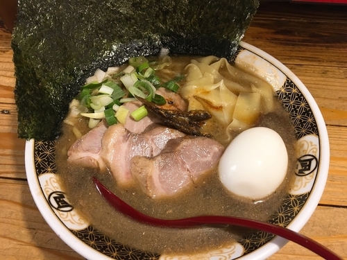 「すごい煮干しラーメン 1100円」@すごい煮干ラーメン凪 新宿ゴールデン街店 本館の写真