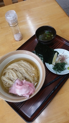 「限定　昆布水冷製そばwith煮干しダレ750円」@と多゛食堂の写真