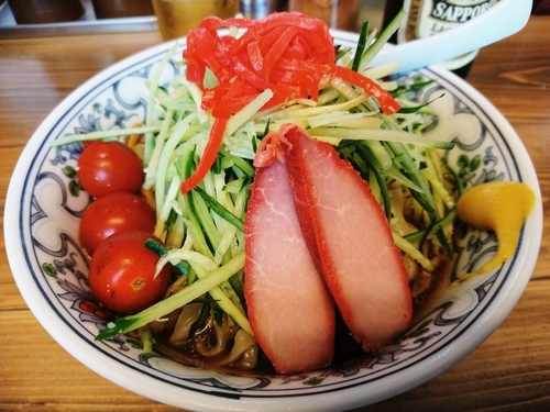 「冷やし中華800円＋おつまみ三種盛&ビール」@まるえ食堂の写真
