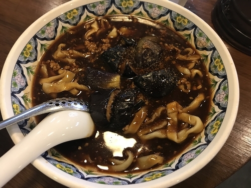 「麻婆茄子ラーメン 刀切麺 910円」@中国ラーメン 揚州商人 大和店の写真