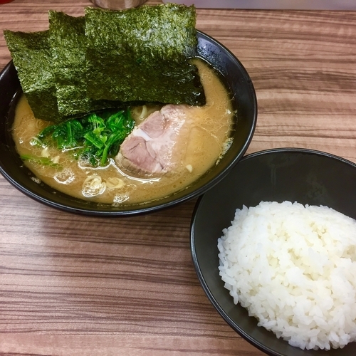「ラーメン (ライス無料) ￥650」@家系らーめん 武蔵家 川越店の写真