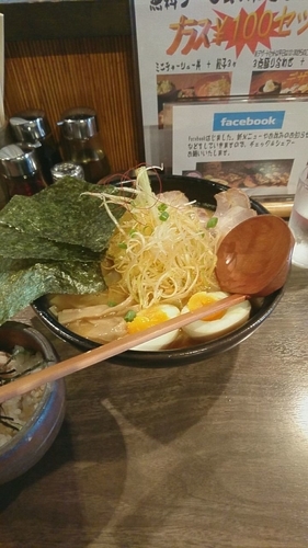 「味噌ラーメン+がっつりセット」@麺酒場 でめきんの写真