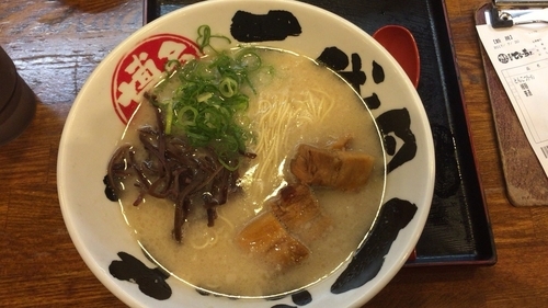 「博多白とんこつラーメン」@博多とんこつラーメン三代目てらッちょ。の写真