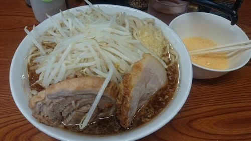 「小　ニンニク　生卵」@ラーメン二郎 亀戸店の写真