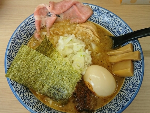 「中華そば（細麺）￥780＋タマネギ￥100＝￥880」@狼煙 大宮店の写真