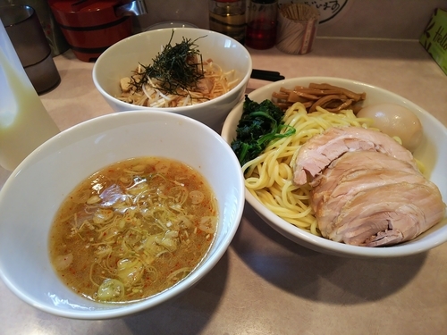 「とんこつしょう油、中盛り中太麺、ポイント使用ねぎチヤーごはん」@らーめん将貴の写真