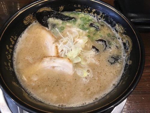 「黒らーめん」@拉麺 一心不乱 大名本店の写真
