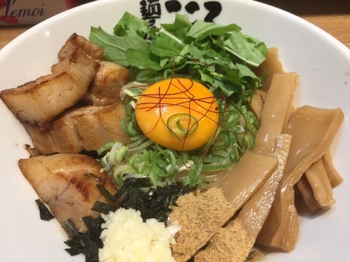 「肉メンのせ和え麺」@麺屋こころ 御茶ノ水店の写真