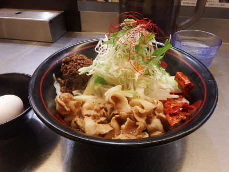 「紅まぜそば　温玉つき」@麺創研 紅 国分寺の写真