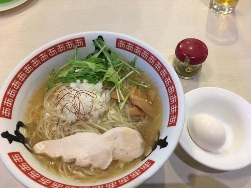 「夏季限定 温玉冷やし鶏塩麺 850円 他色々」@ラーメン工房 あ 宝塚店の写真