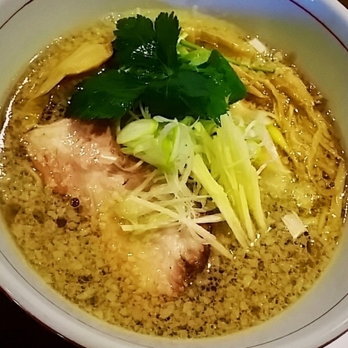 「背脂地鶏中華そば ８００円他」@麺や 虎徹の写真