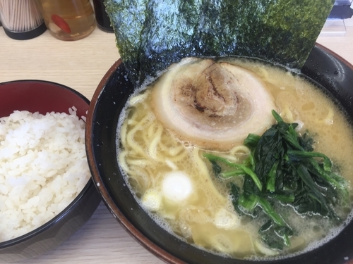 「醤油ラーメン（並）＋小ライス」@すずき家 下永谷2号店の写真