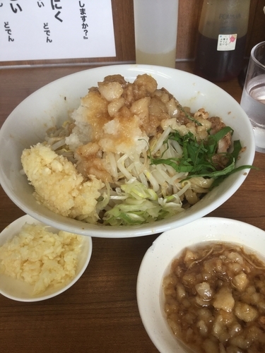 「大葉とおろしでさっぱり油そば小800円」@ラーメンの店 どでん 北浦和店の写真