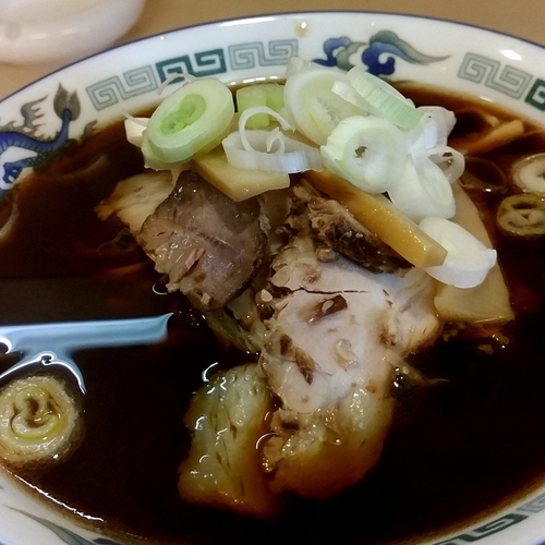 「富山ブラックラーメン（並）＋ライス」@喜八の写真