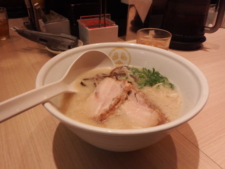 「豚骨　白」@TOKYO 豚骨 BASE MADE by 博多一風堂 ecute品川サウス店の写真