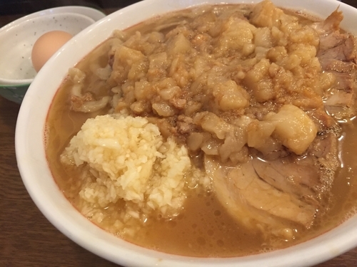 「ラーメン 400g 850円 生卵 50円」@眞久中の写真