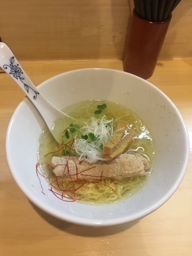 「鶏塩らあめん」@鶏塩 新宿 四葉の写真