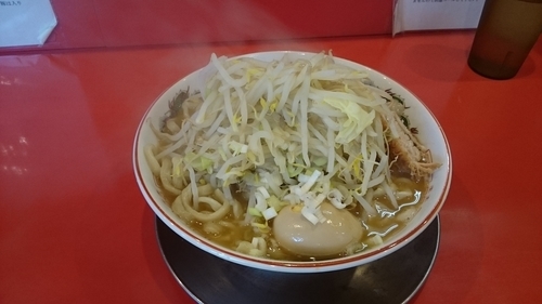 「ラーメン大盛(野菜アブラネギ味玉)￥８８０」@ジャンプの写真