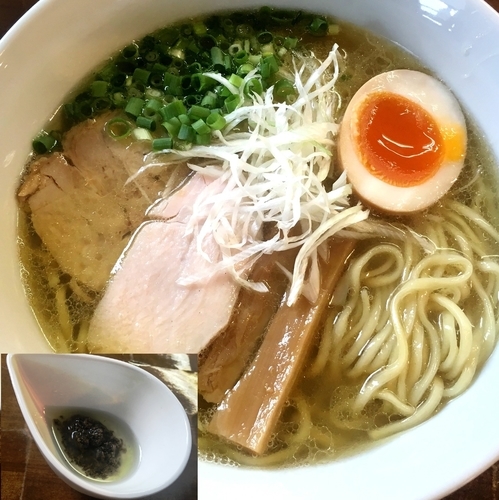 「鶏そば ～トリュフの香り～塩（大盛）＋半玉」@活龍鶏そば専門店 とりだけの写真