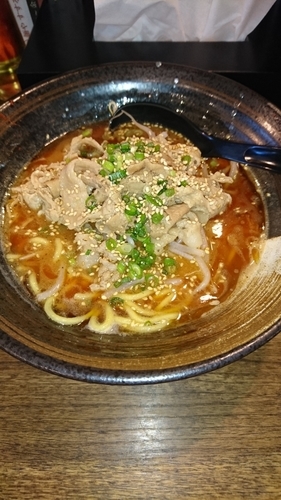 「肉辛ラーメン」@麺や すする まる弐の写真