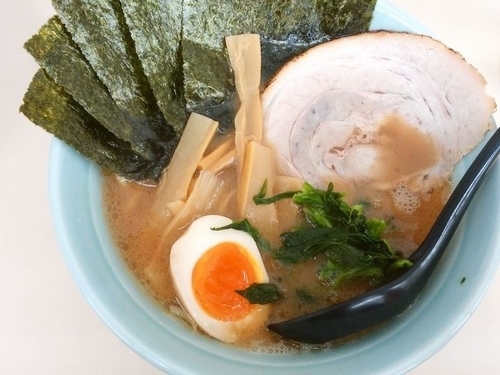 「丸得ラーメン（並）」@横浜家系ラーメン田中の写真