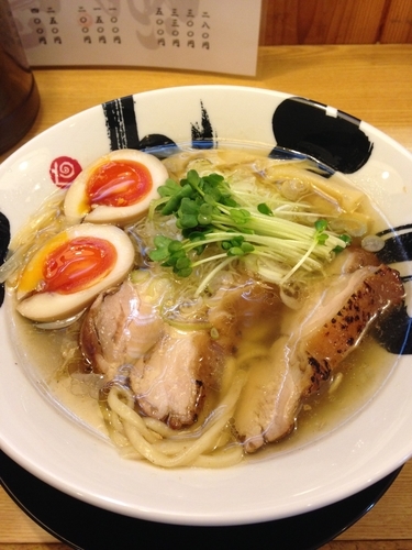 「燻製鶏塩ラーメン」@彩色ラーメン きんせい総本家夢風の写真
