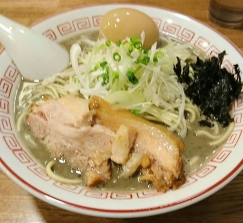 「極濃厚煮干そば 味玉」@煮干中華そば専門 煮干丸の写真